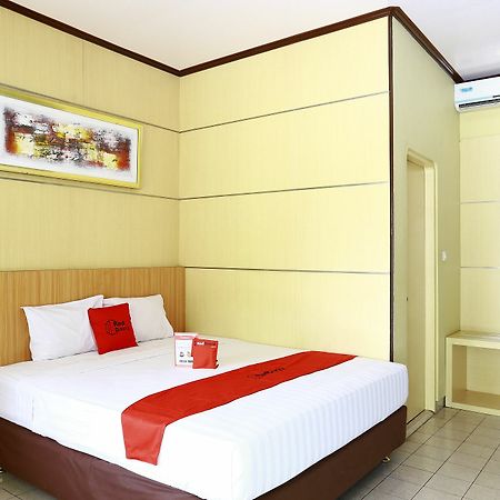 Отель Reddoorz Near Prawirotaman 2 Джокьякарта Экстерьер фото