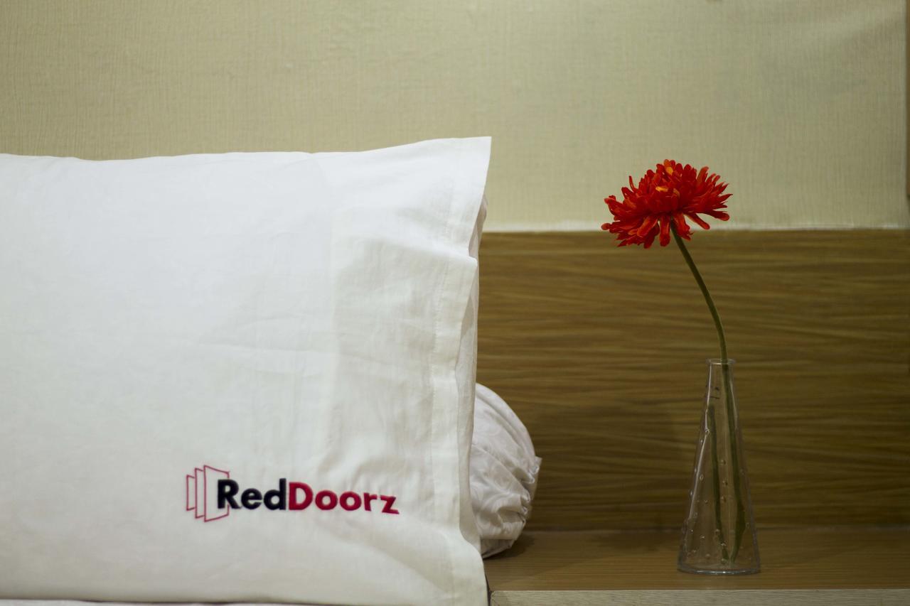 Отель Reddoorz Near Prawirotaman 2 Джокьякарта Экстерьер фото
